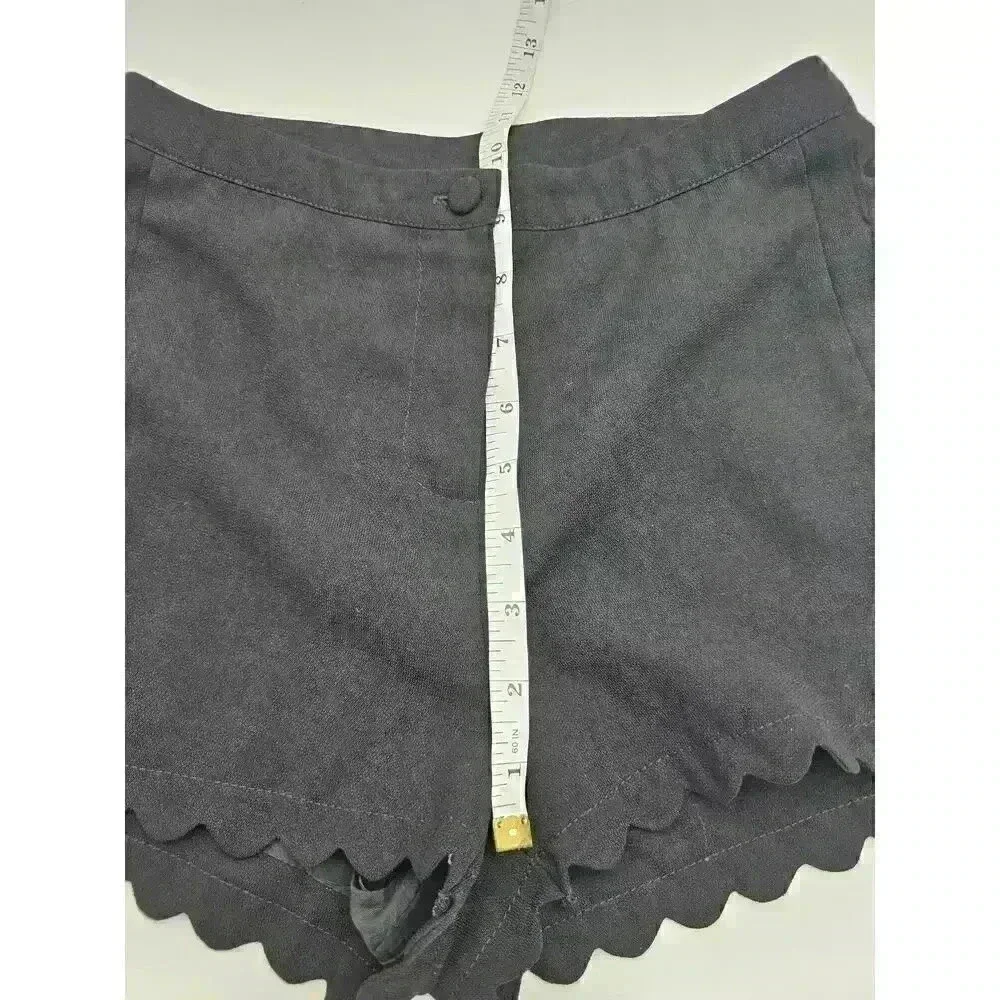 Topshop Women's Size 0 Petite Black Scalloped Dress Shorts